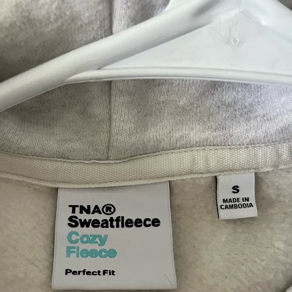 ARITZIA TNA SWEATFLEECE COZY FLEECE PERFECT HOODIEš¤š©¶ - Picture 4 of 4